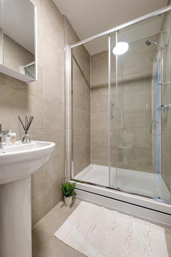 Top Floor Apartment With Private Balcony In Stockport Centre By Hass Haus Ngoại thất bức ảnh